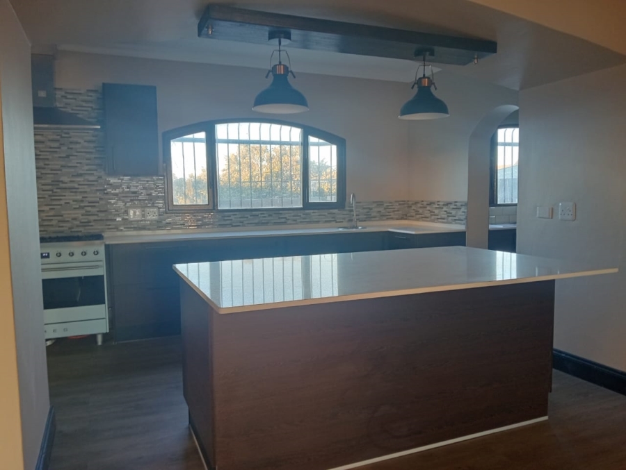 5 Bedroom Property for Sale in Paradise Beach Eastern Cape